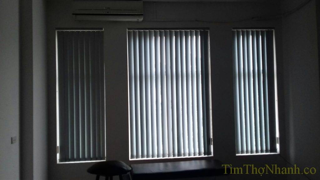 rèm lá dọc hay còn gọi rèm lá dọc văn phòng, rèm lật lá cản sáng 80%