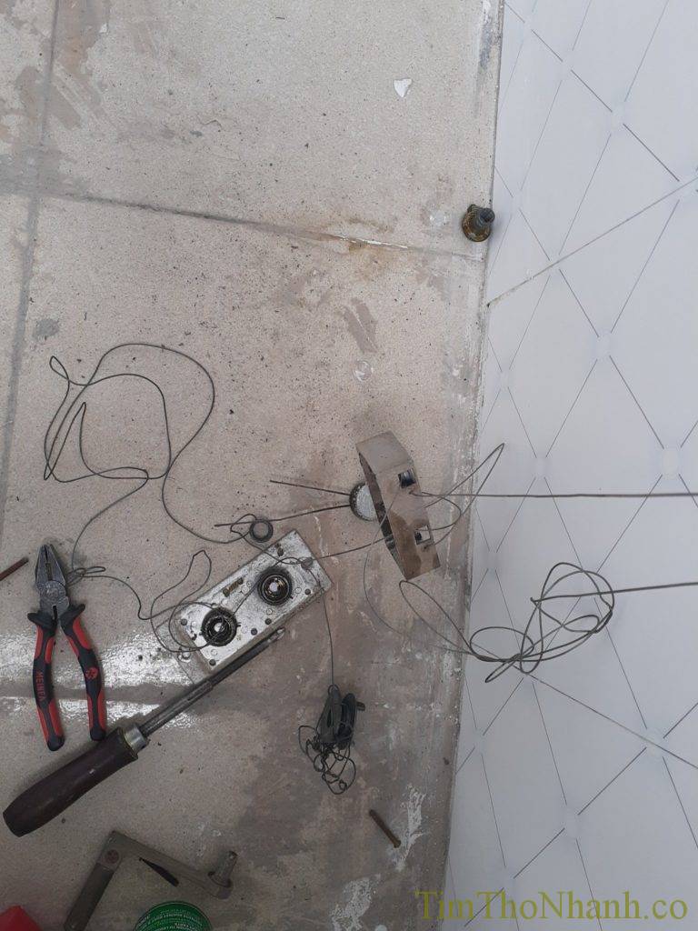 Thay dây phơi đứt trong 30 phút là xong Thay dây phơi đứt trong 30 phút là xong