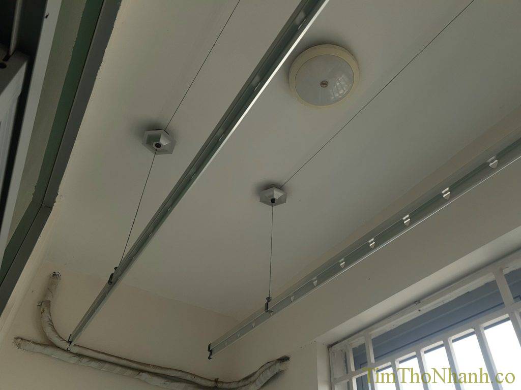 Sửa giàn phơi tuột vít, đứt hoặc hỏng dây Sửa giàn phơi tuột vít, đứt hoặc hỏng dây