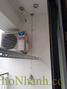 Di chuyển giàn phơi để lắp cục nóng điều hòa Di chuyển giàn phơi để lắp cục nóng điều hòa