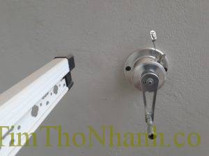 Thay dây giàn phơi sơ, bị kẹt không hạ được quần áo Thay dây giàn phơi sơ, bị kẹt không hạ được quần áo