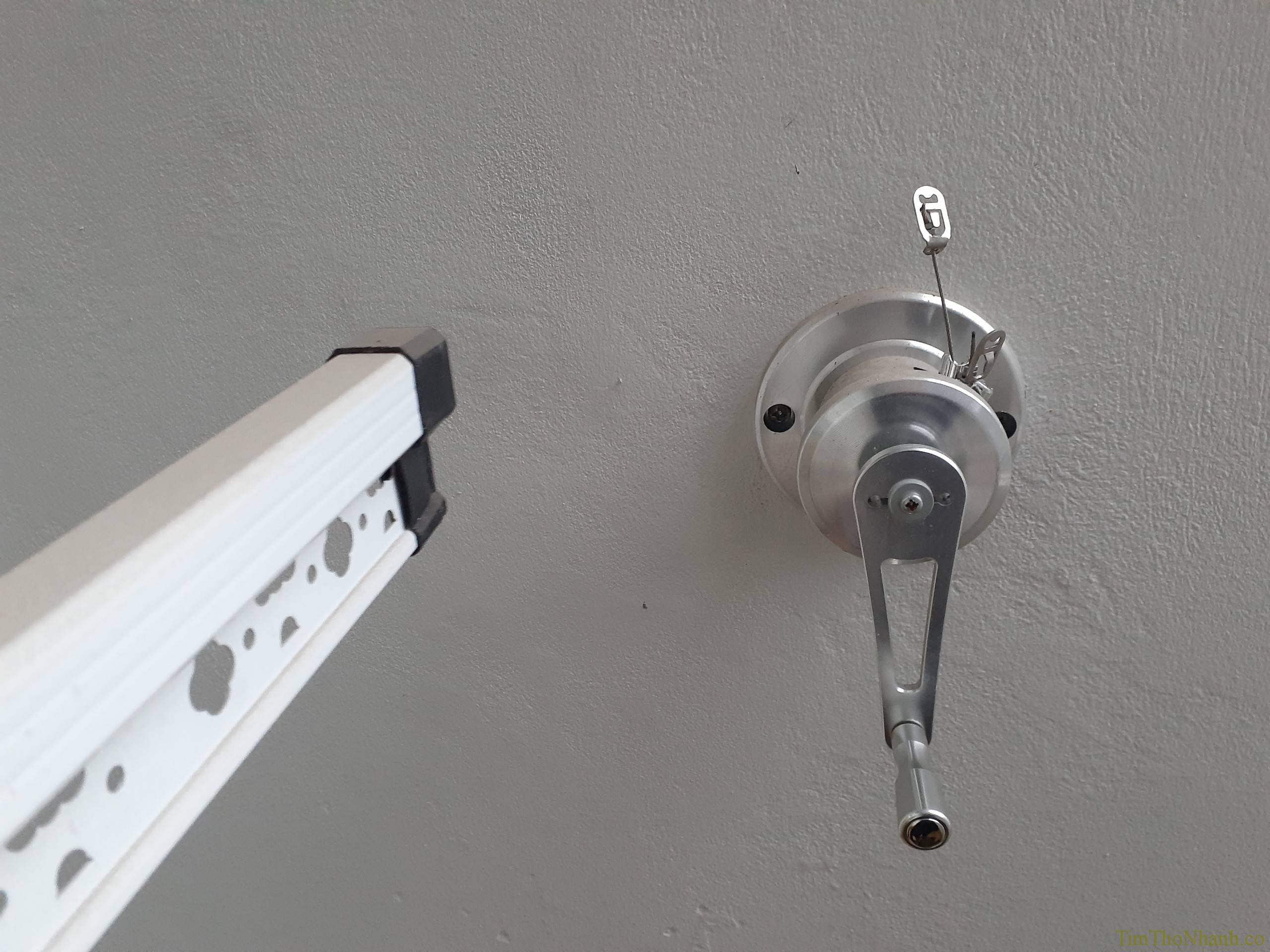 củ quay giàn phơi bị hỏng phần nối dây ở thanh phơi