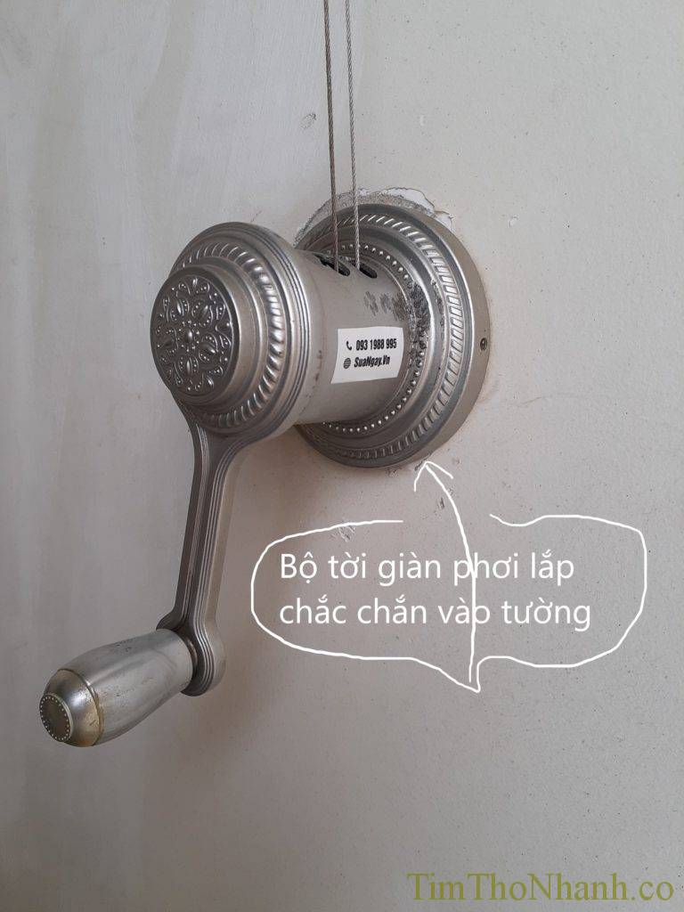 bộ tời giàn phơi chúng em sửa chữa lắp chắc chắn vào  tường anh chị quay tay quay không bị rung lắc, xô lệch